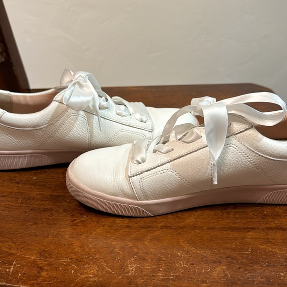 Vionic Chantelle Sneaker size 6.5 - Picture 5 of 8